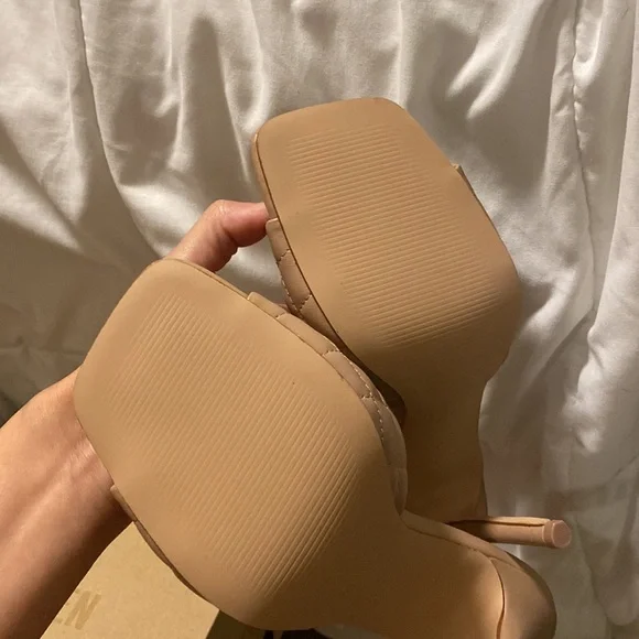 *NEW* Steve Madden Signify - Picture 4 of 7